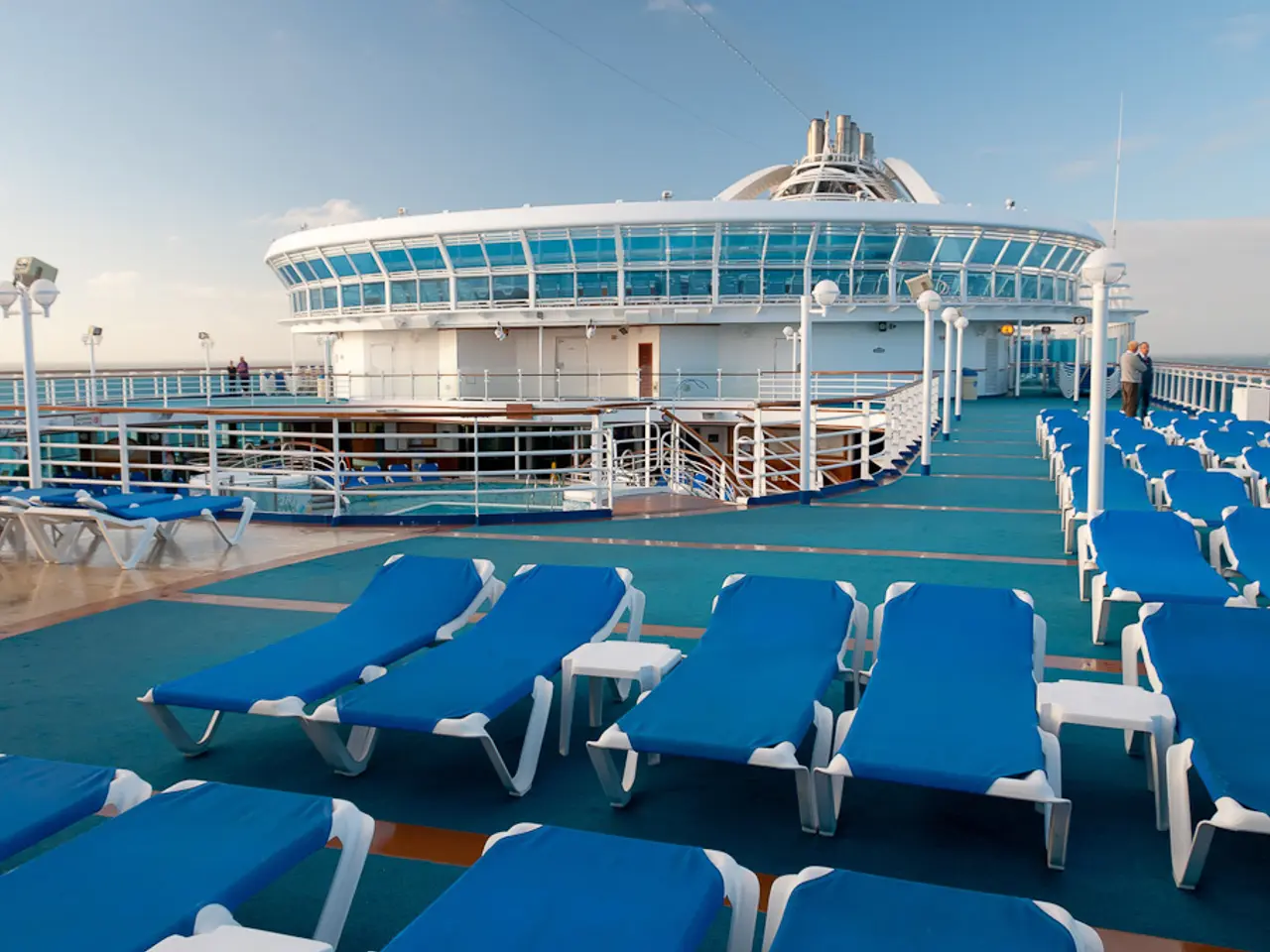 Luxury voyage on Lyra Grandeur sets new standards for adventure in Halong and Lan Ha Bays