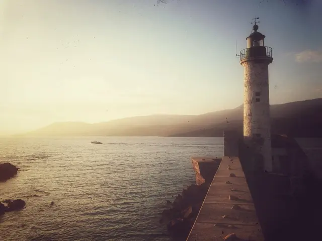 Stunning image of Iceland volcano explosion claims landscape contest victory