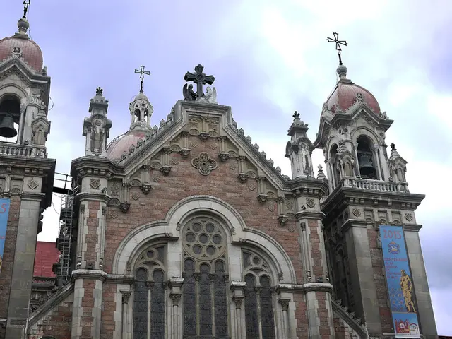 The renewed presence of the two skyscrapers